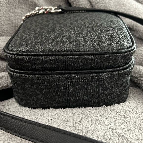 Michael Kors Jet Set Travel Medium Logo Crossbody Bag - Picture 6 of 8